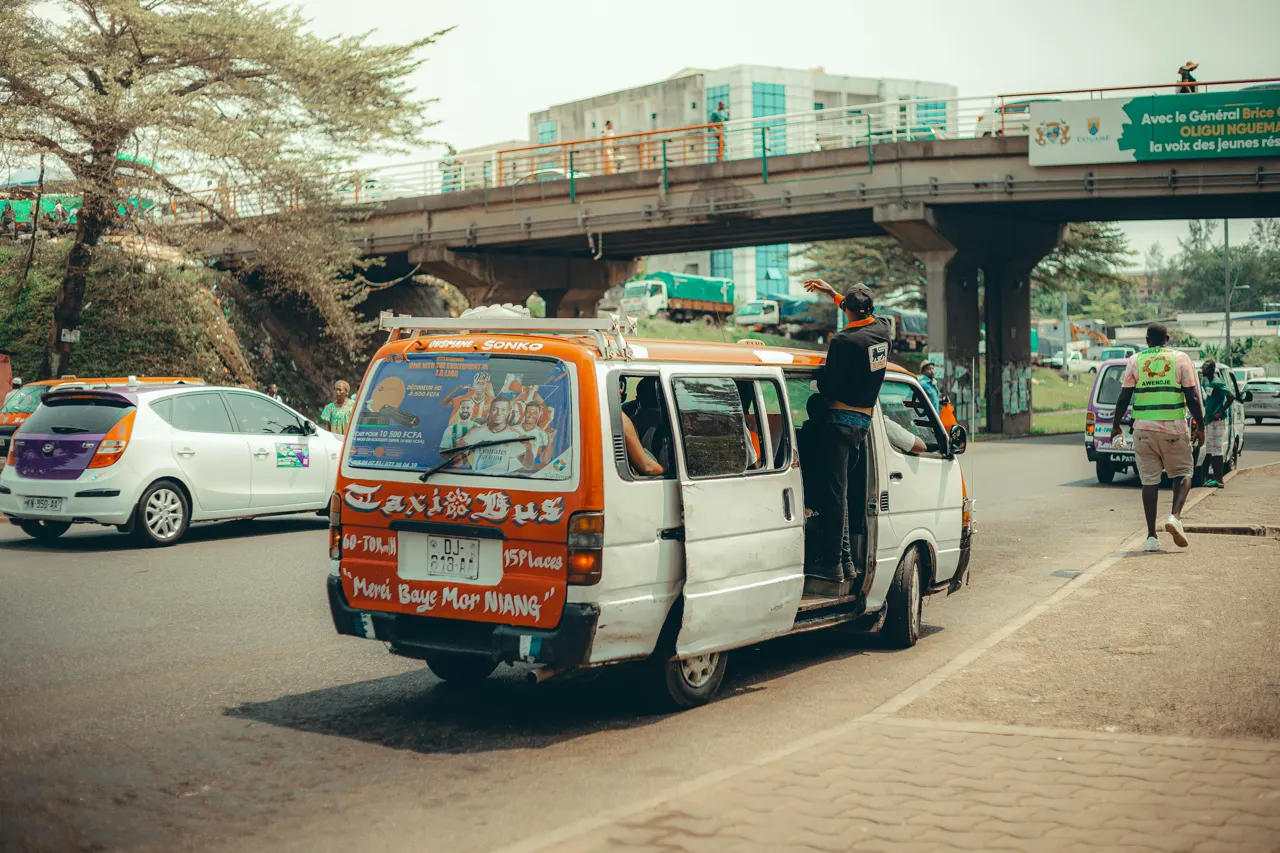 Taxi bus Libreville, Awendge