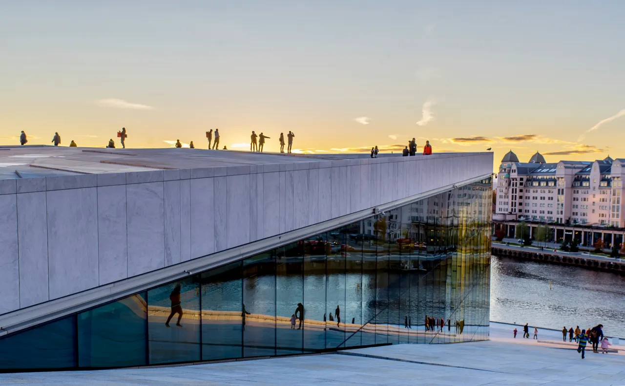 The goal was to show activity on an around the beautiful opera house in Oslo, and to show how beautiful the Opera is in itself