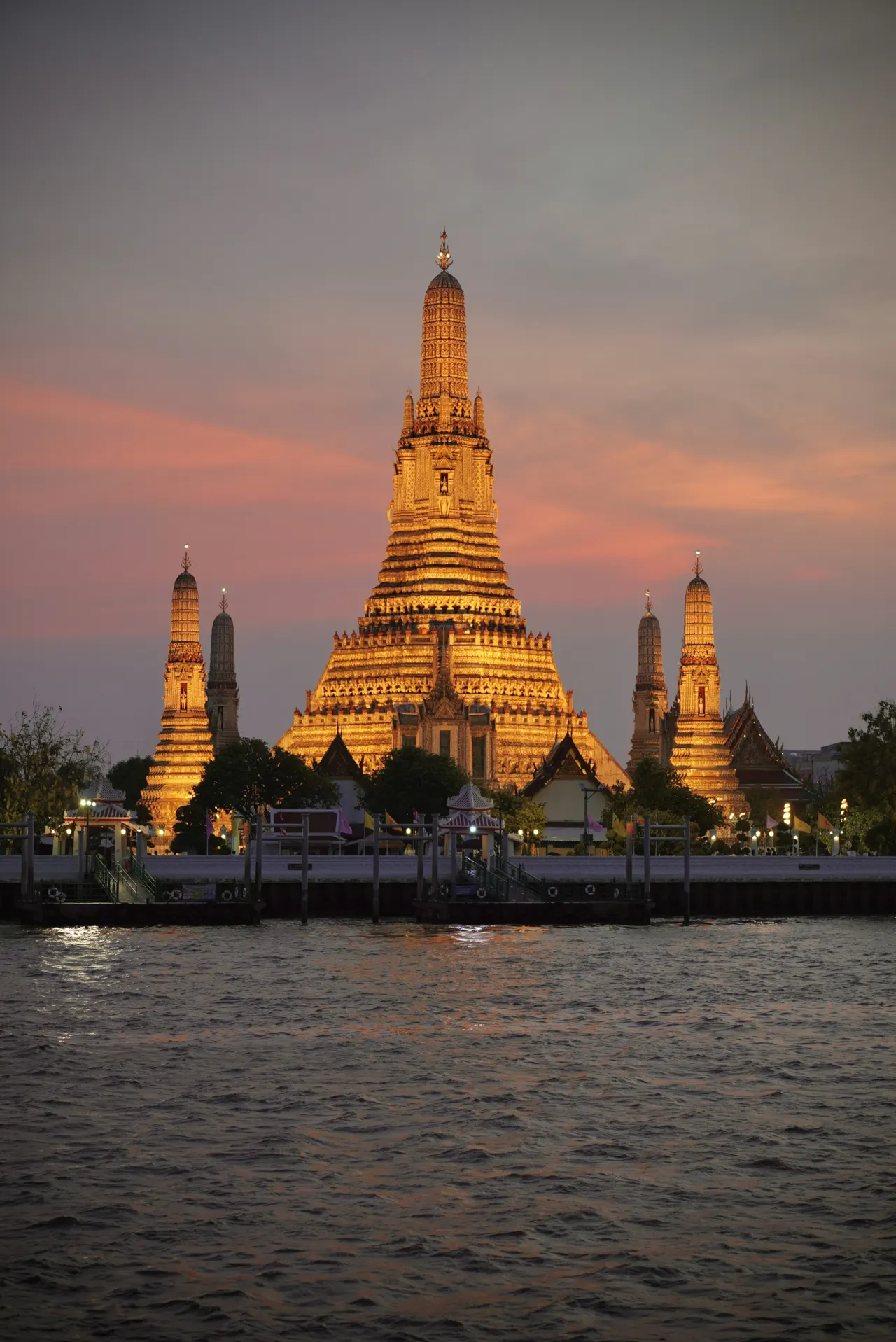 Wat Arun in sunset
