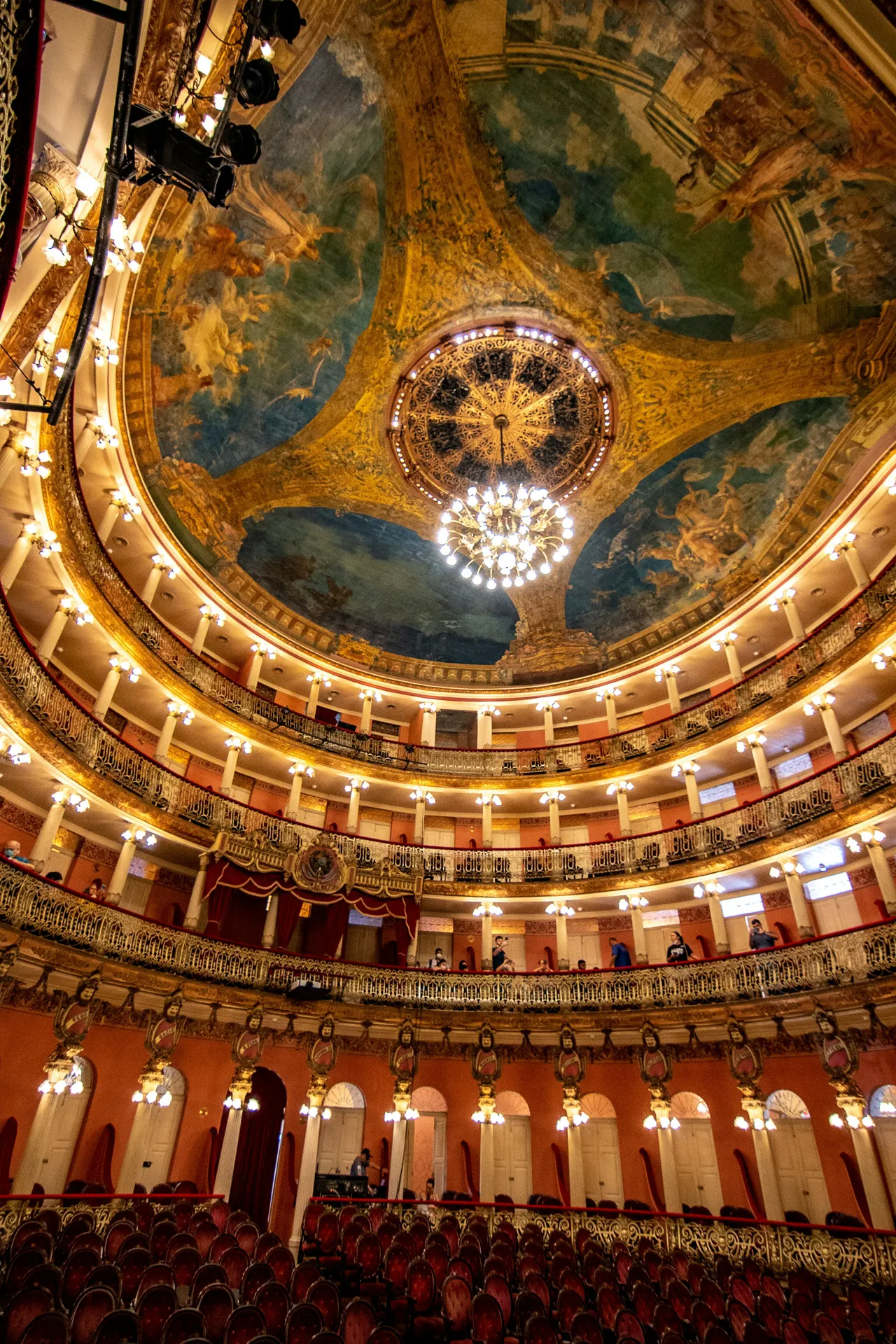 Dia de ensaio no Teatro Amazonas