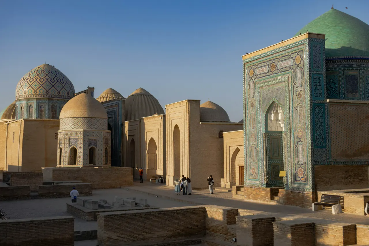 Early morning at Shah-i-Zinda