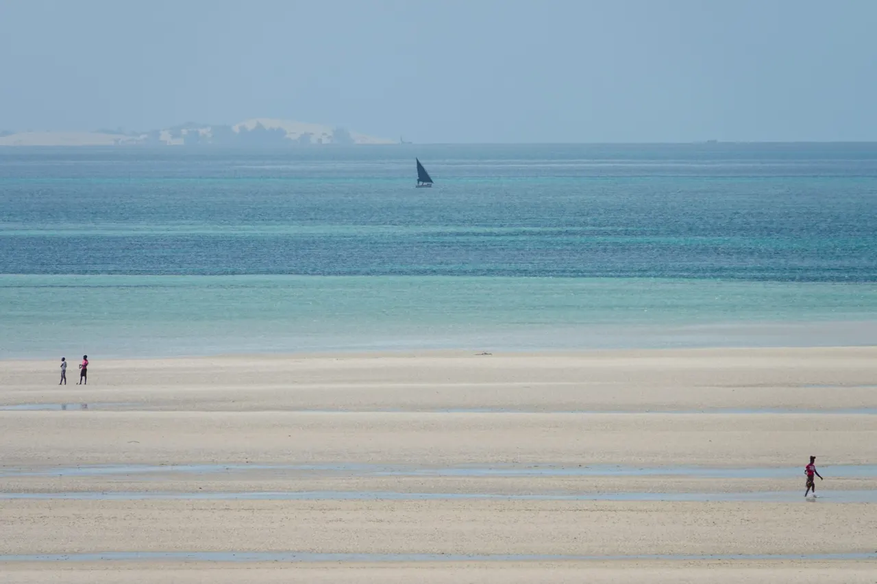 Low tide in Vilanculos, facing the Bazaruto Archipelago