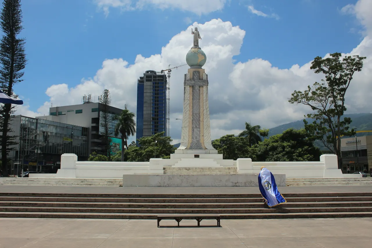 El monumento a El Salvador del Mundo, en la ciudad de San Salvador