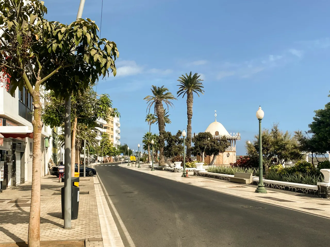 Along the oceanfront street, Av