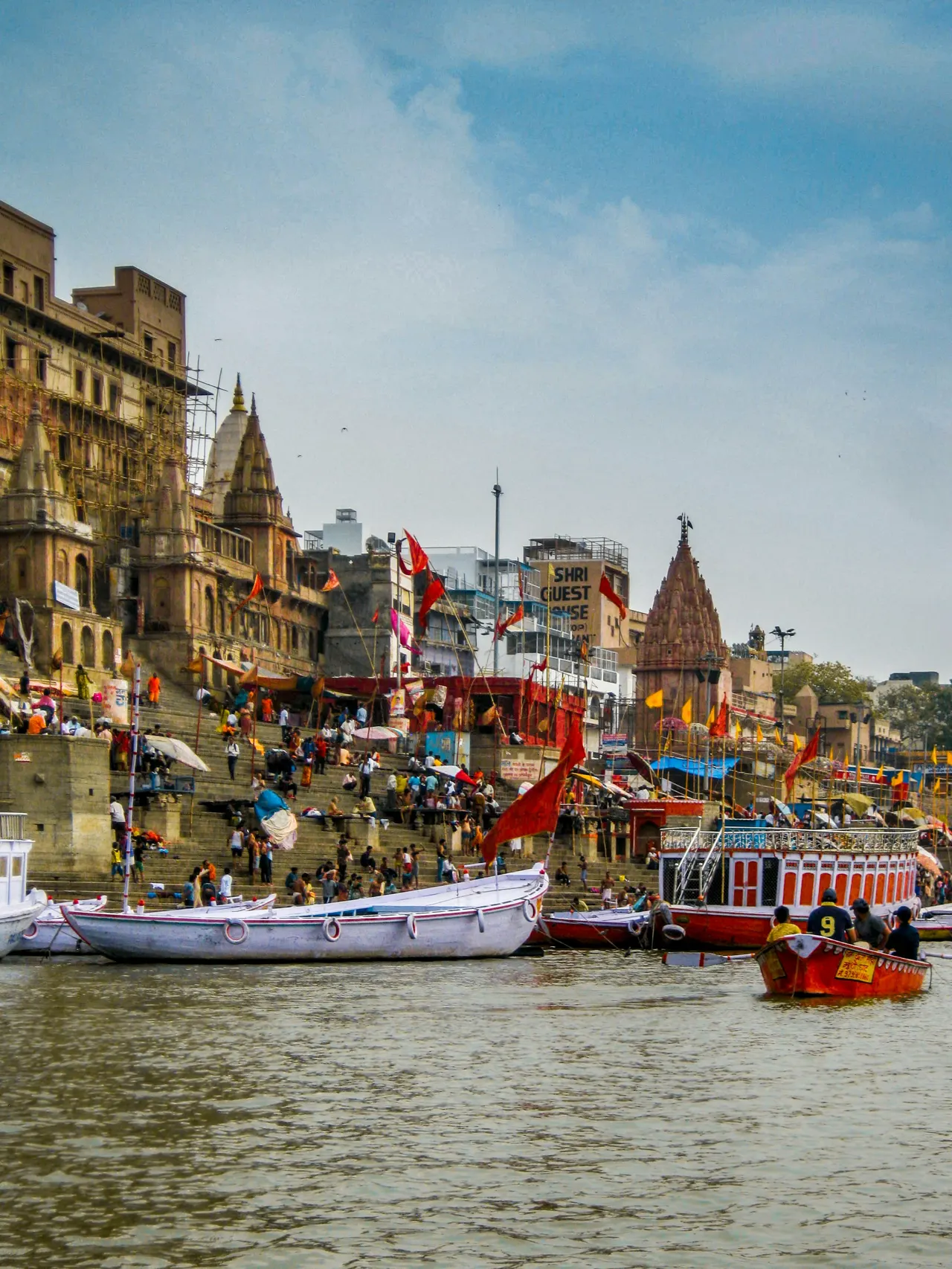 Beautiful colors along the banks of Ganga river