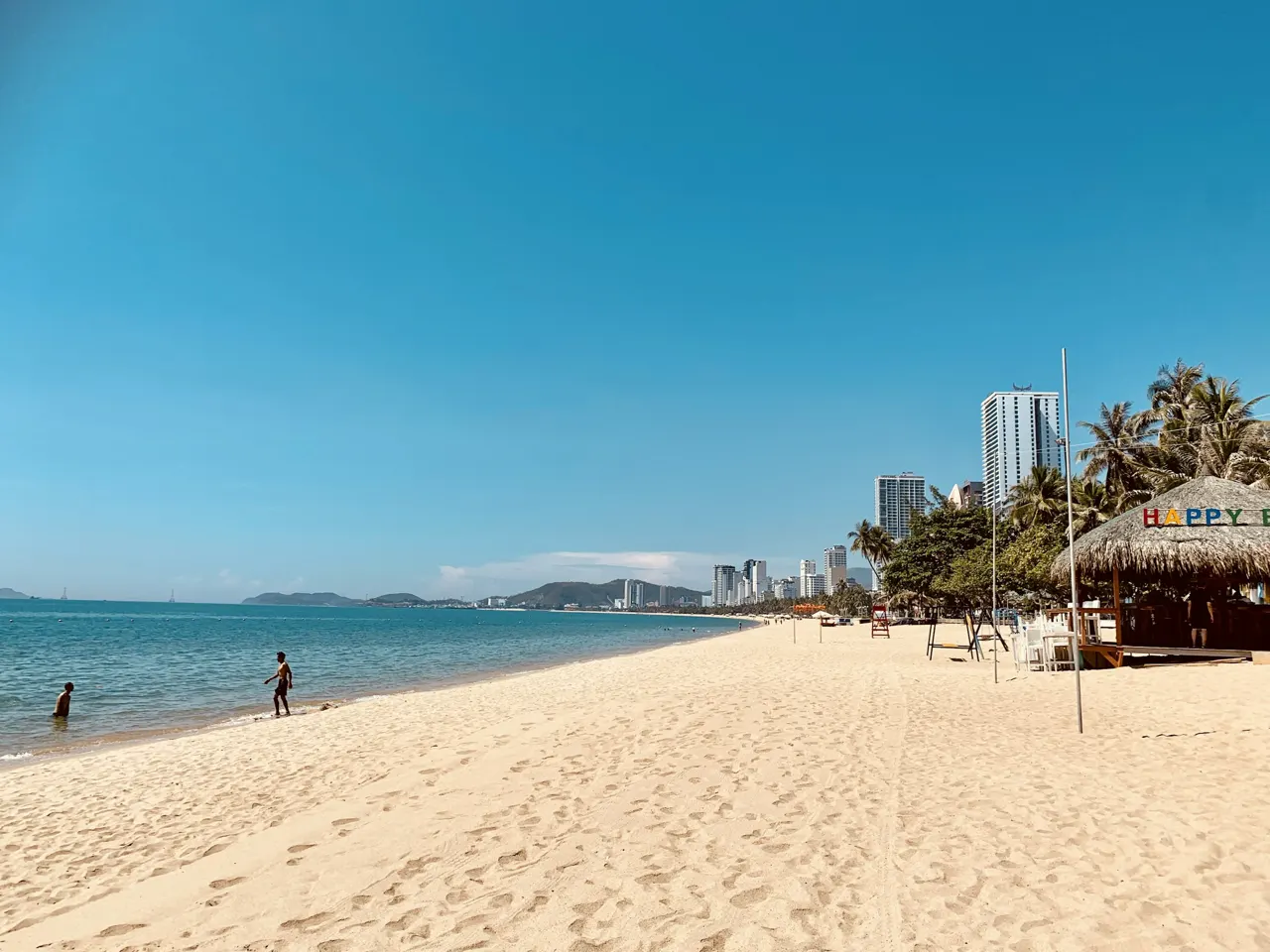 Cát trắng, nắng vàng