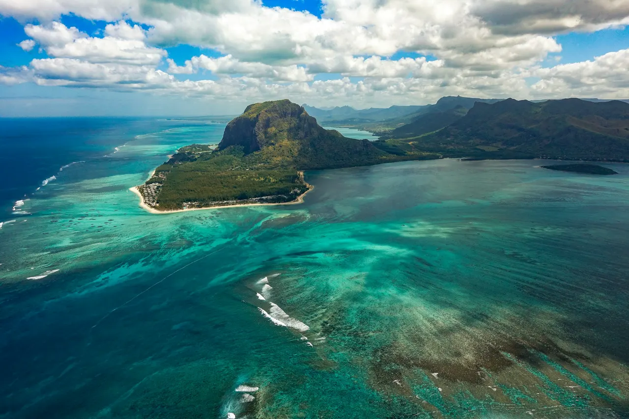 Mauritius Underwater Waterfall
