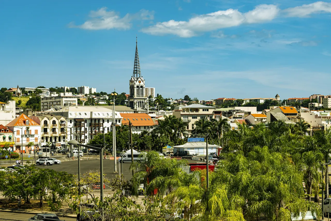 vue sur la ville de Fort de France, capitale de la Martinique, et sa cathédrale
