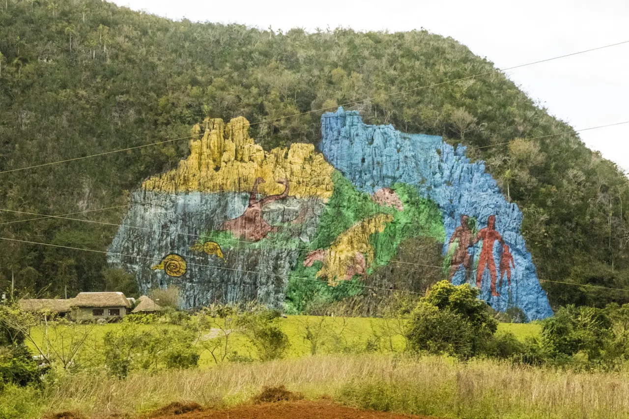 Mural of Fake History - Cuba