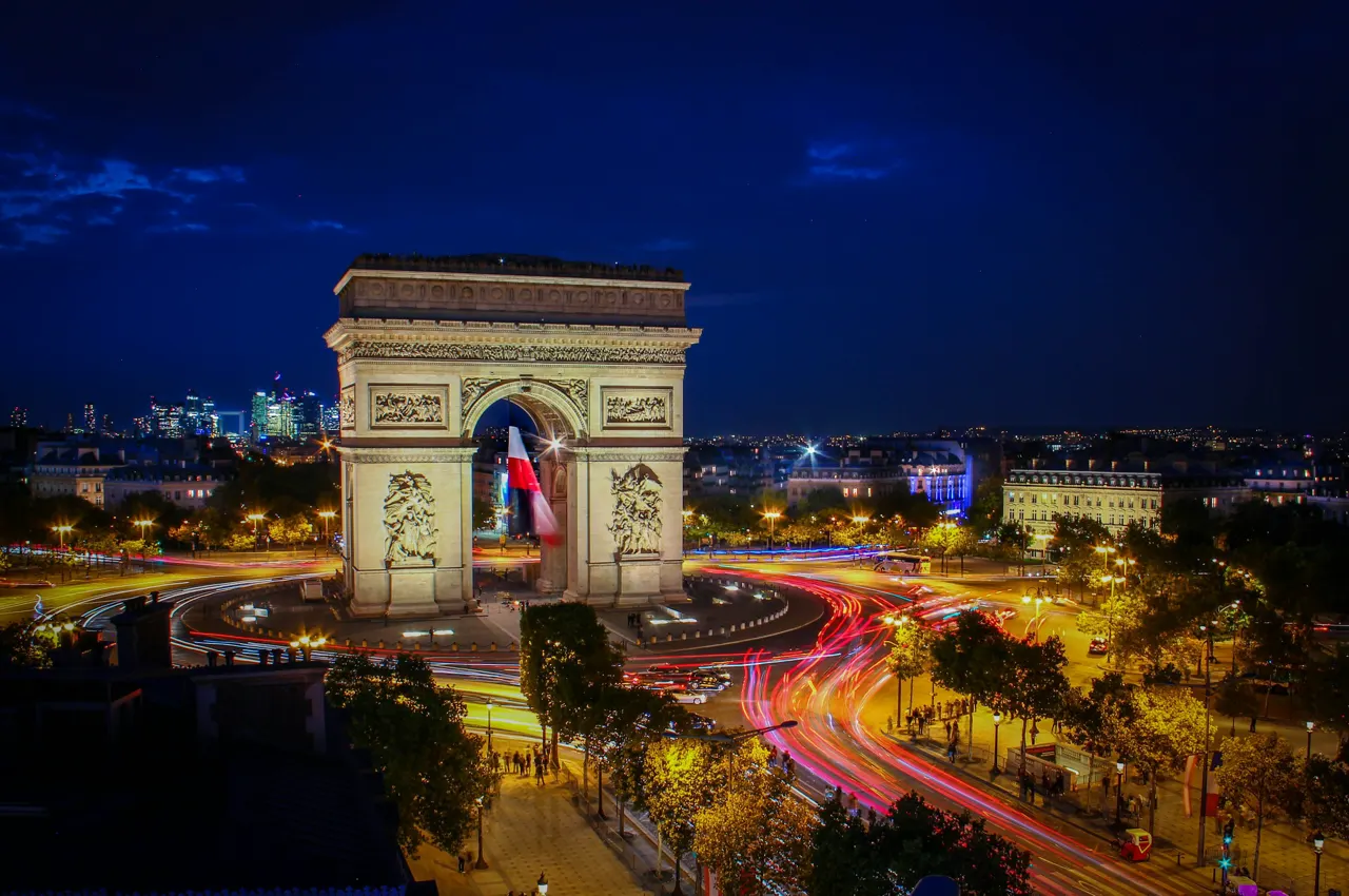 Long exposure “Arc de Triomphe” in Paris
