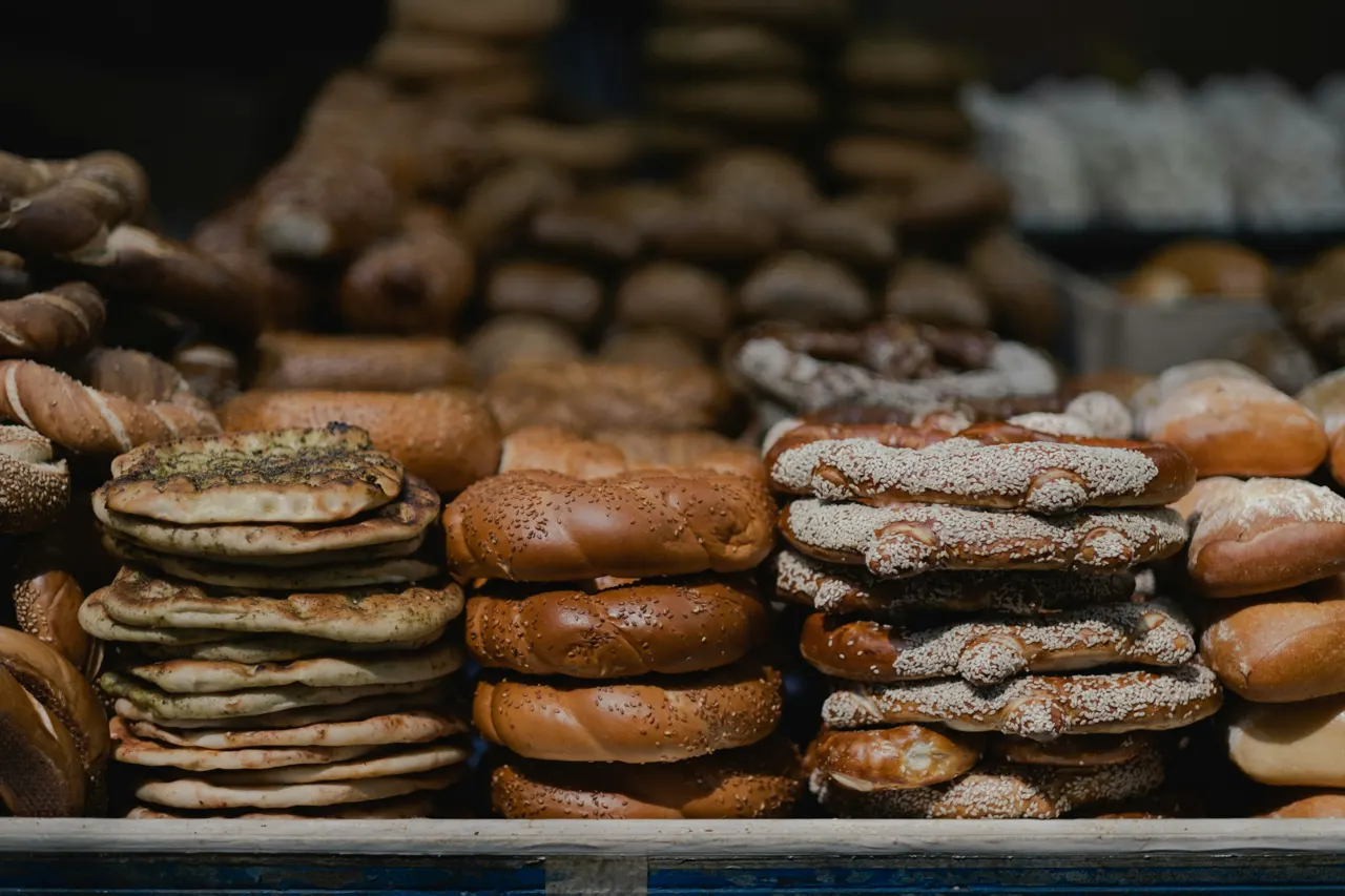 Simit ('Turkish bagel') for sale in Tel Aviv