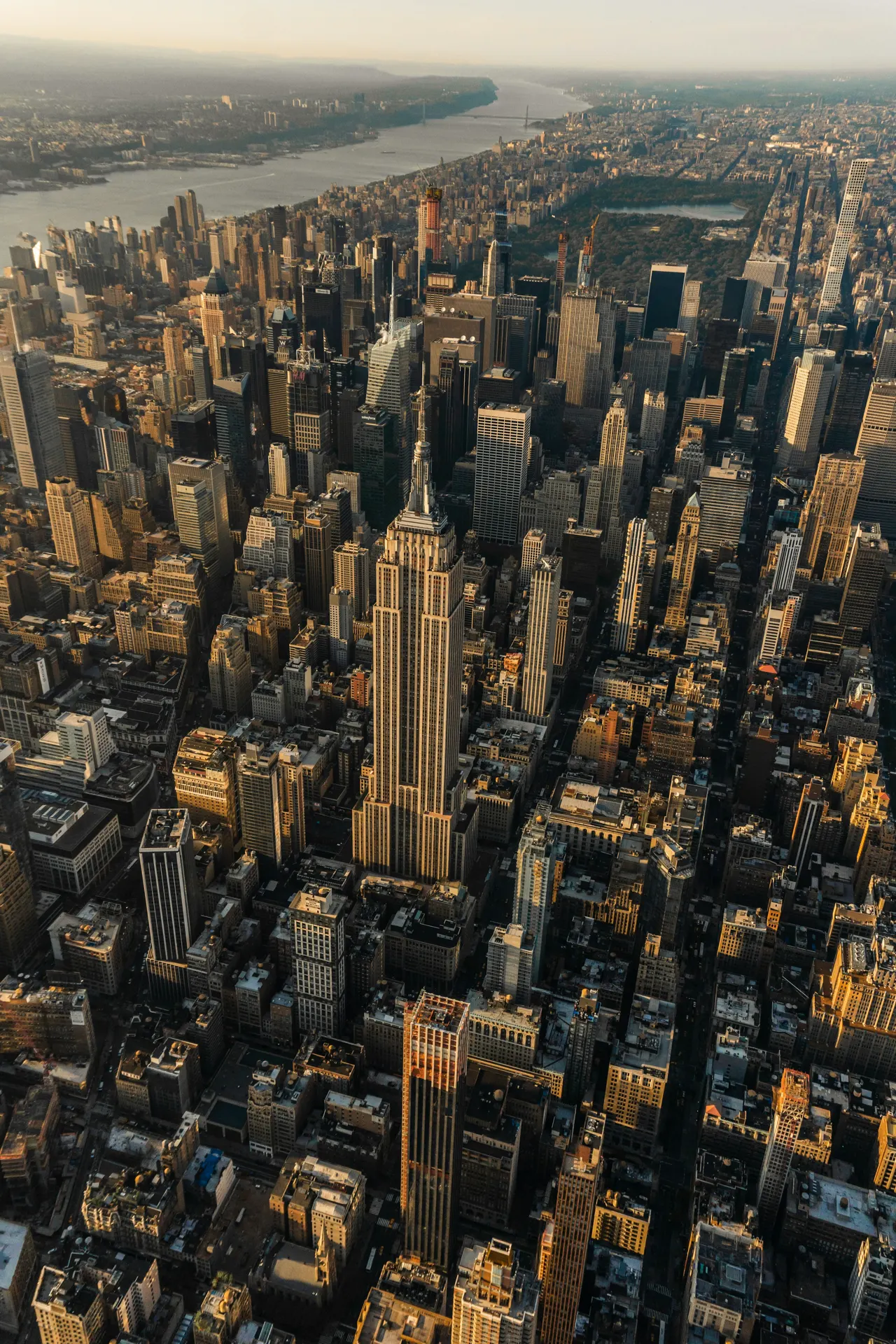 Coming to New York City for only the second time, I knew i couldn’t miss out on the iconic FlyNyon helicopter ride at golden hour