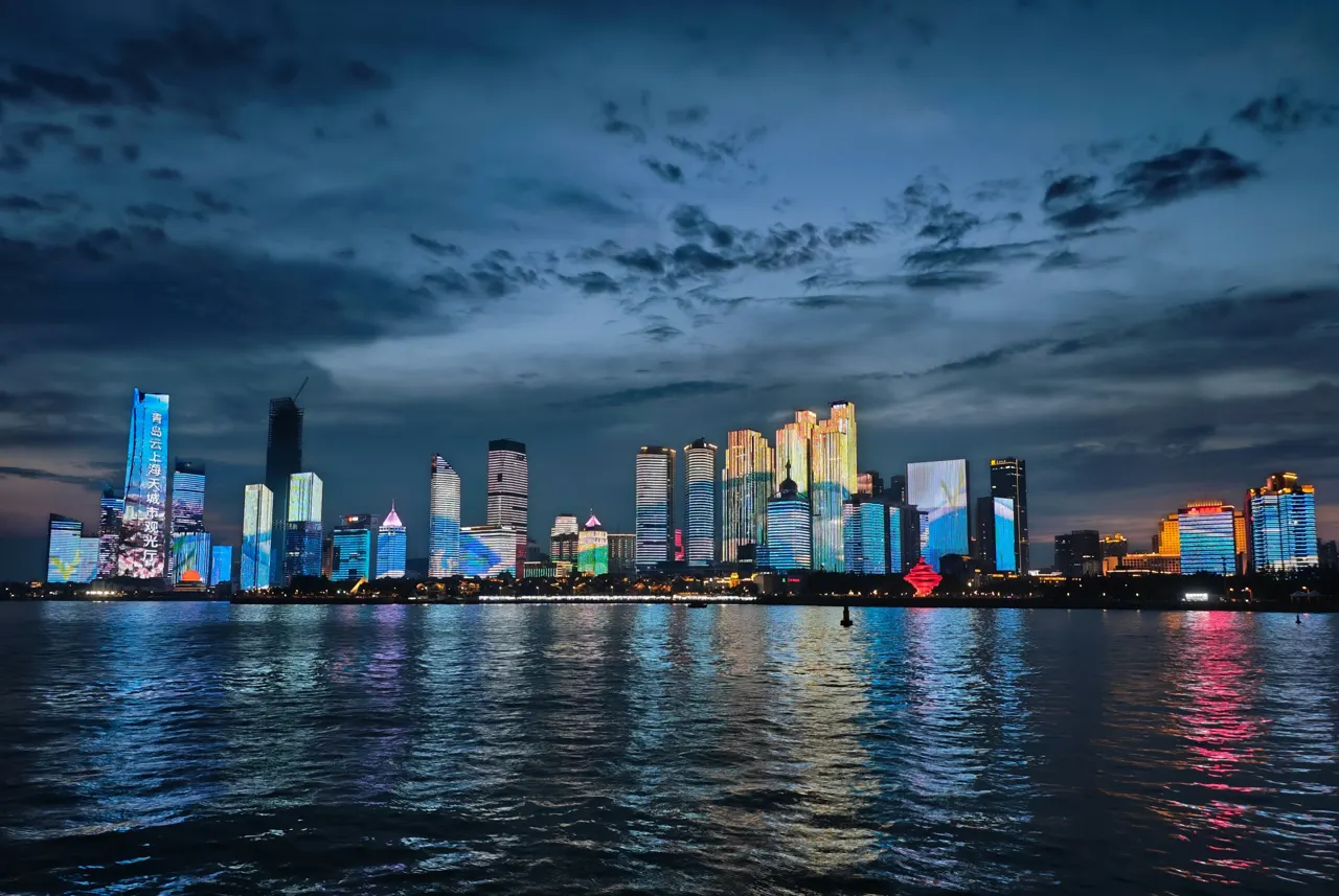 the night view of Qingdao city