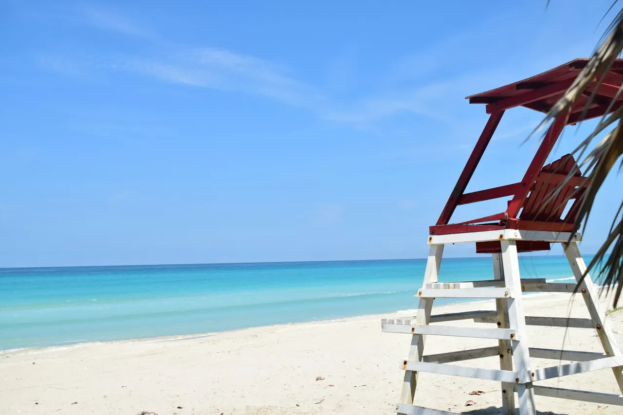 En las playas de cuba, el azul y la tranquilidad es algo con lo que la gente convive diariamente