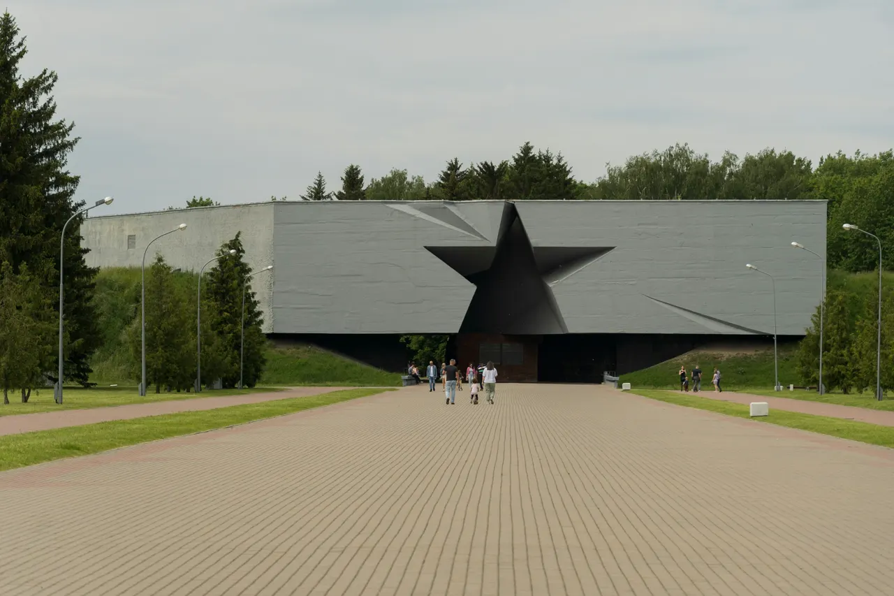 a building with a curved roof
