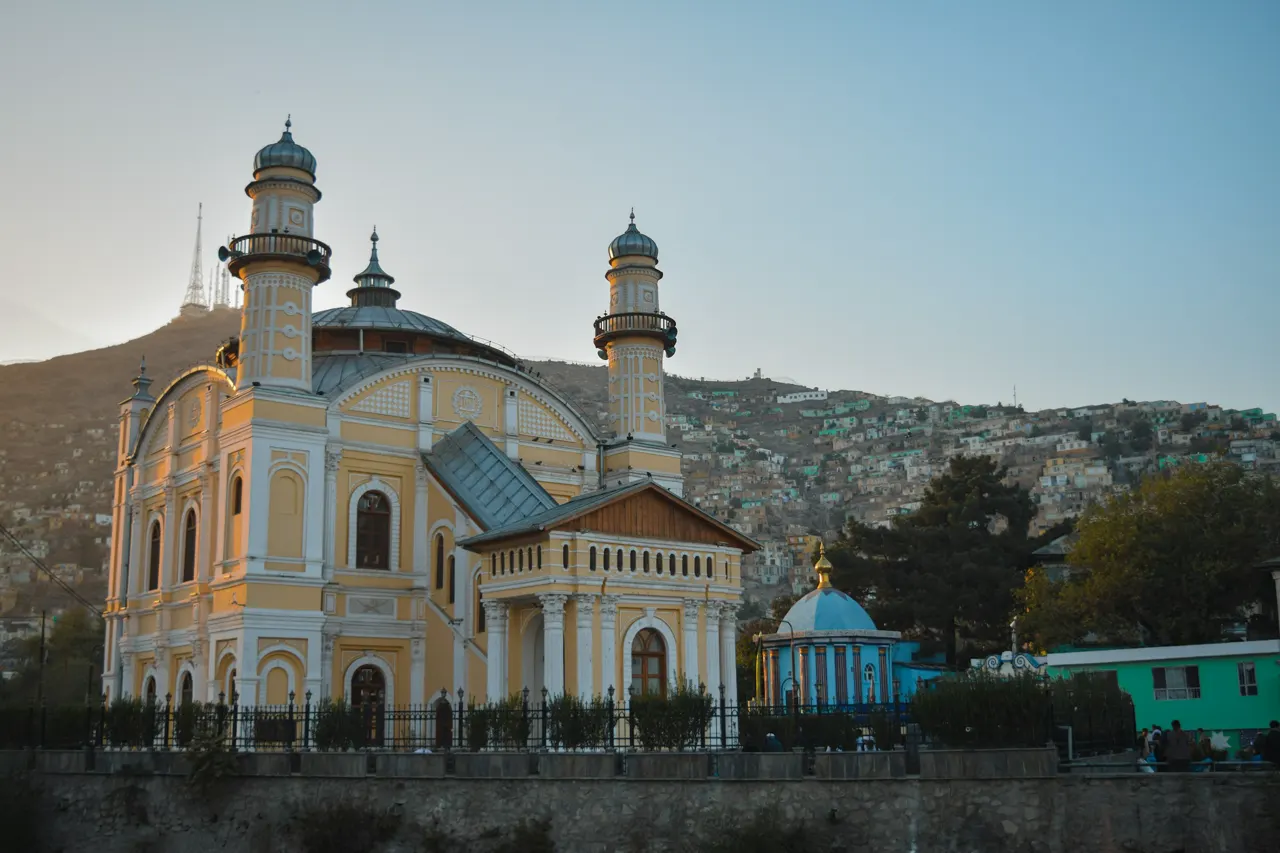 Shah-Do Shamshira mosque,The name translates to mosque of two swords,is a yellow two-story mosque in Kabul, Afghanistan on Andarabi Road,just off the Kabul River and the Shah-Do Shamshira bridge in the center of the city